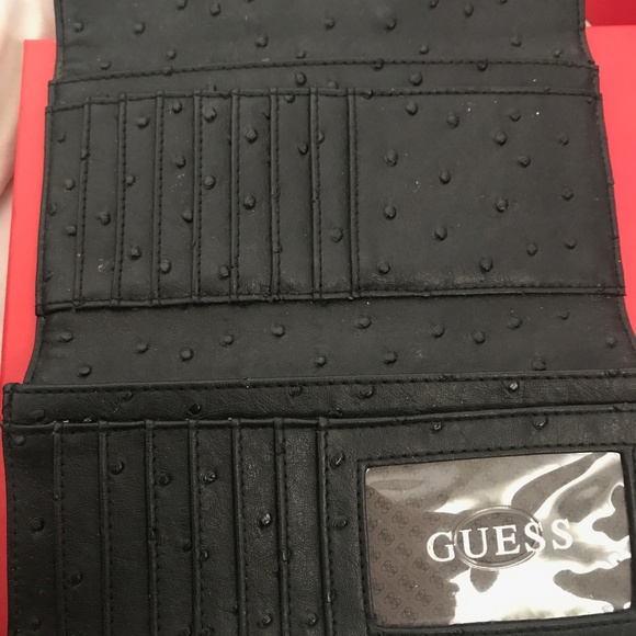 Guess - Picture 2 of 3